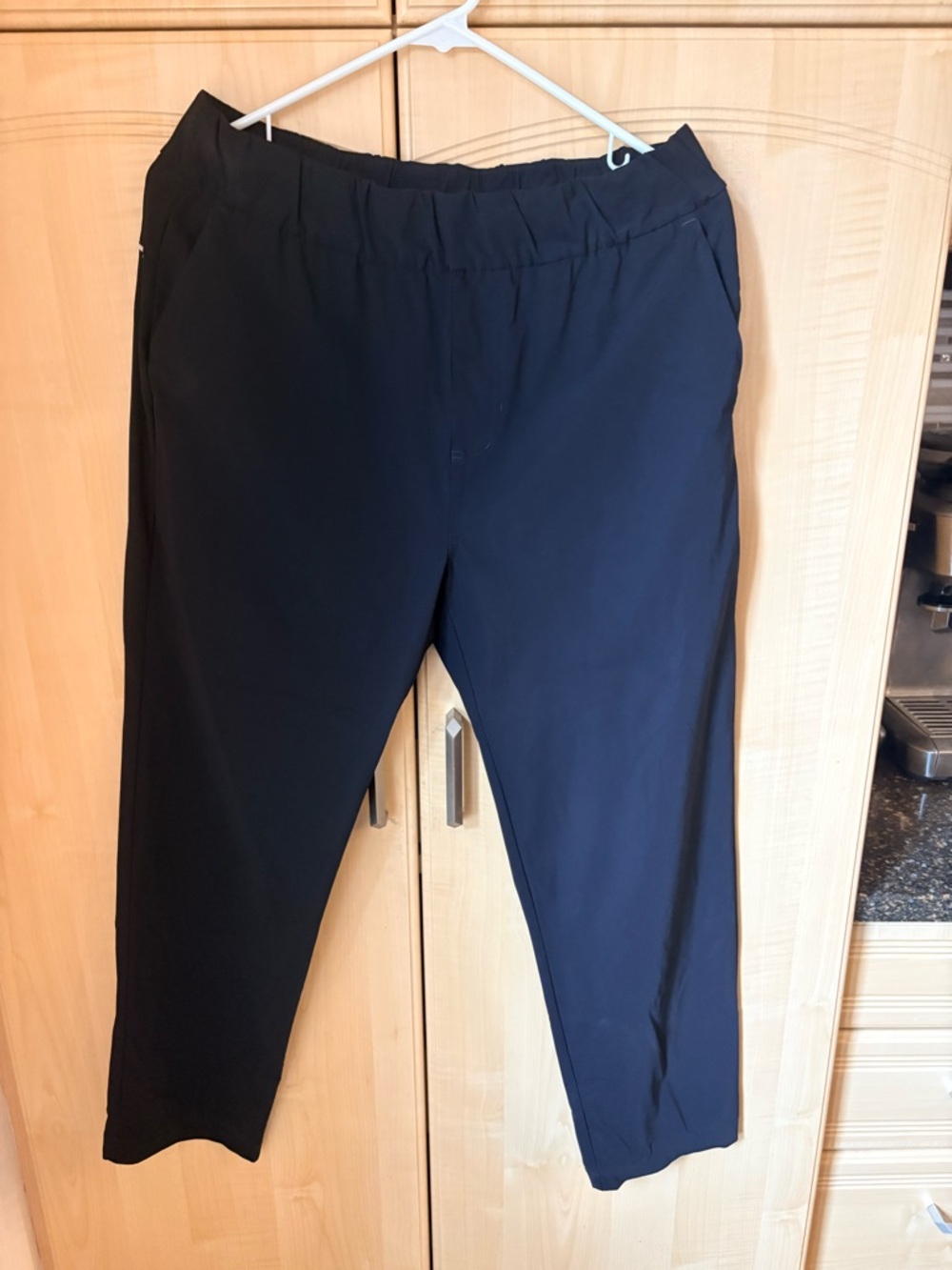 Vuori Women's Black Cropped Performance Pants